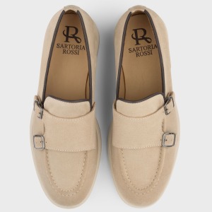 Mocasín beige con doble hebilla