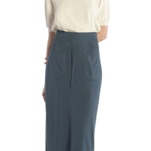 Long skirt with front pockets