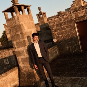 <p>Giacca Femminile Sartoriale Minimal<br />
&nbsp;</p>