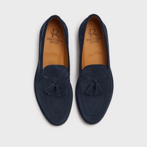 Mocassin en suède bleu avec pampilles
 