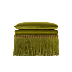 Pouf en velours avec coussin et frange décorative.


.
