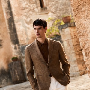 <p>Giacca Maschile in Tonalit&agrave; Calda<br />
&nbsp;</p>