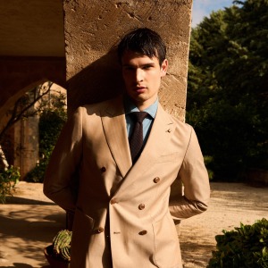 <p>Giacca Doppiopetto Sabbia<br />
&nbsp;</p>