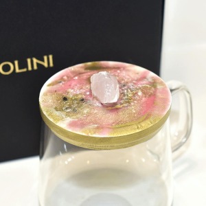 Glass Cups with Decorated Carpet