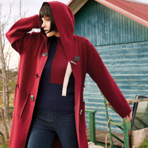 <p>Maglia Donna Rossa a Manica Lunga con Cappuccio Integrato</p>