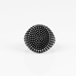 &nbsp;anello da mignolo puntinato a forma ovale galvanica rodio nero