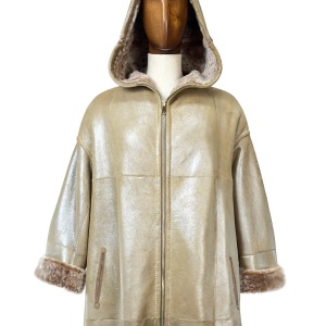 Mantella jacket in Shearling Pearl with Hood and Finish Polished Metallica