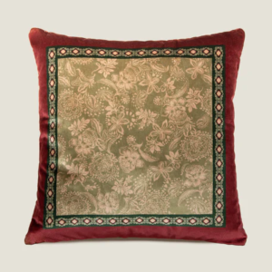 <p>Agra Bordeaux - Cuscino in Velluto Stampato</p>
