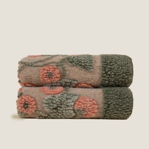 <p>Armonia Apricot - Plaid in Soft Alpaca</p>