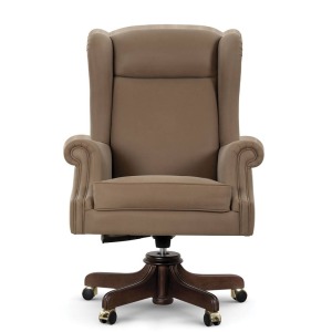 Fauteuil en cuir avec base en noyer et finition mat.