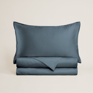 <p>&nbsp;Set copripiumone in Raso</p>